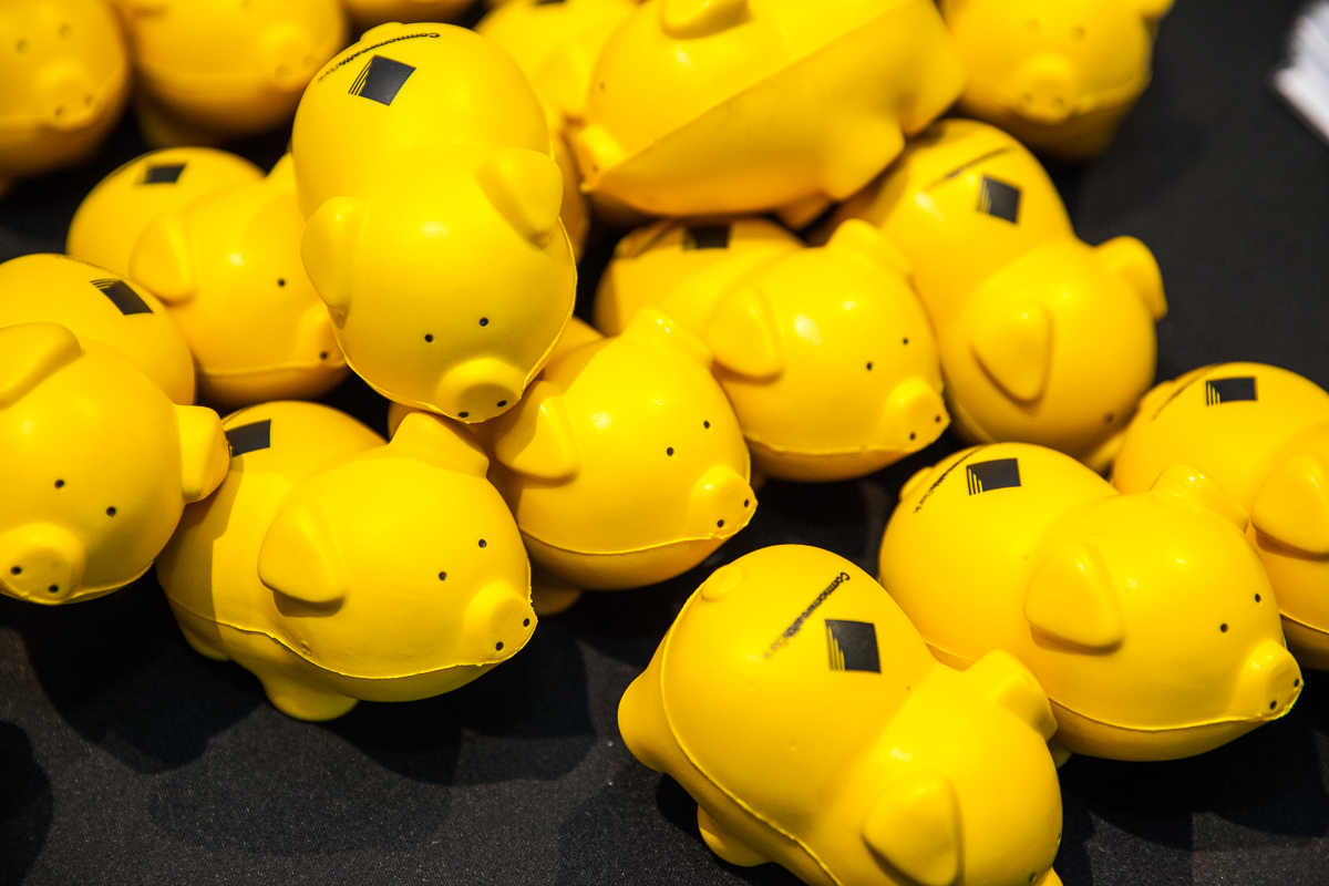 A bunch of yellow piggy banks are all together